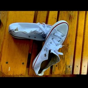 Size womens 8.5 mens 7 converse sneakers. Brand new with tags.